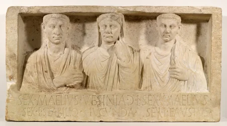 Grabdenkmal für Sextus Maelius Stabilio, Vesinia Iucunda und Sextus Maelius Faustus